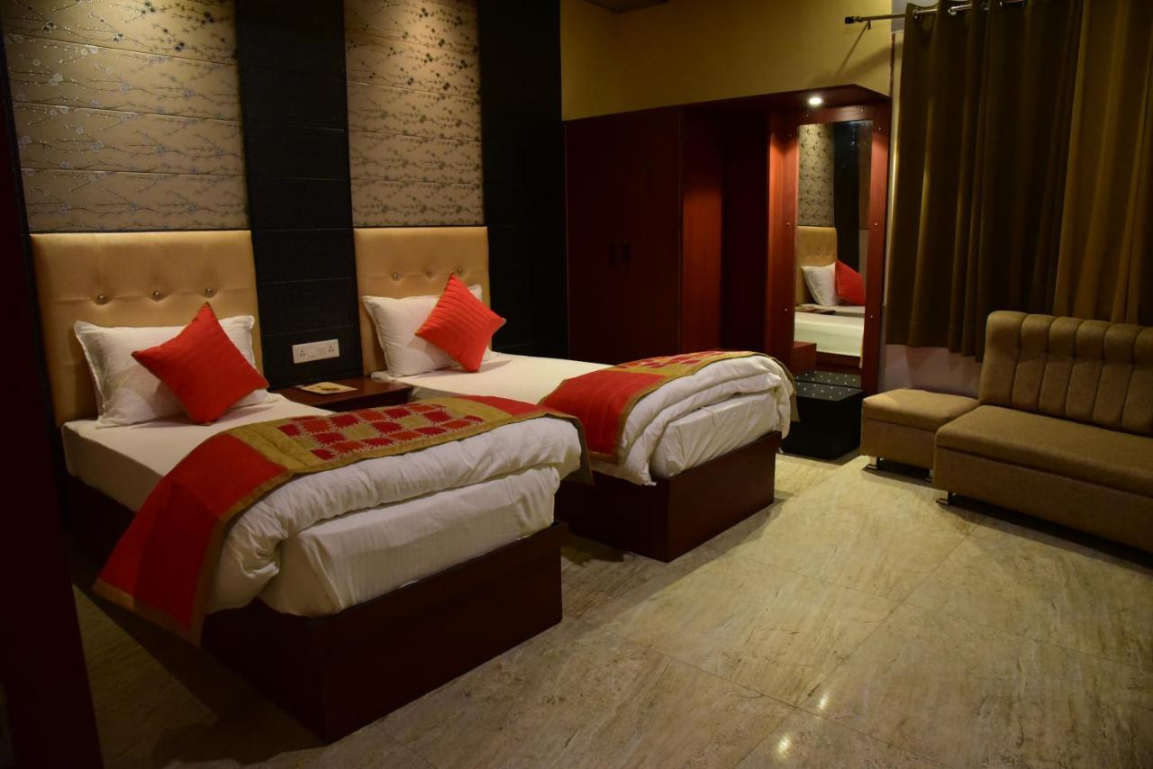 The Park Presidency Hotel Bareilly Exterior photo